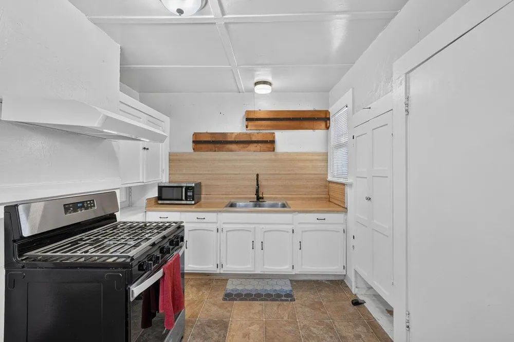 16 Stanford Street Watsonville, CA 95076