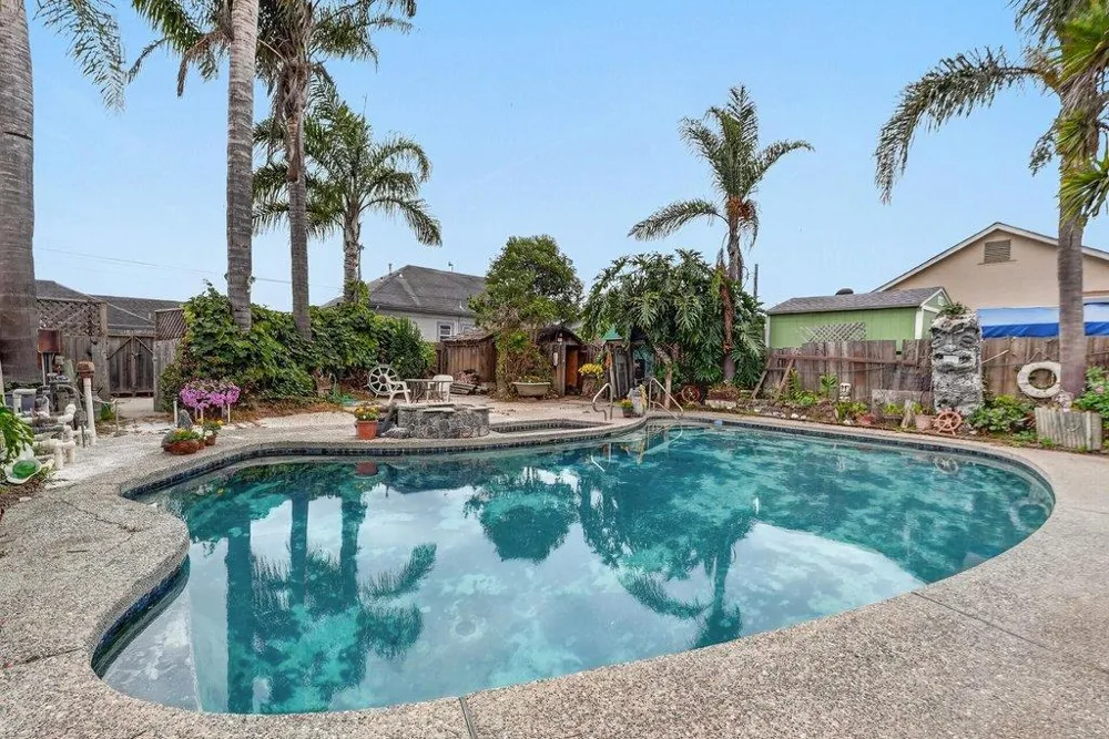 16 Stanford Street Watsonville, CA 95076