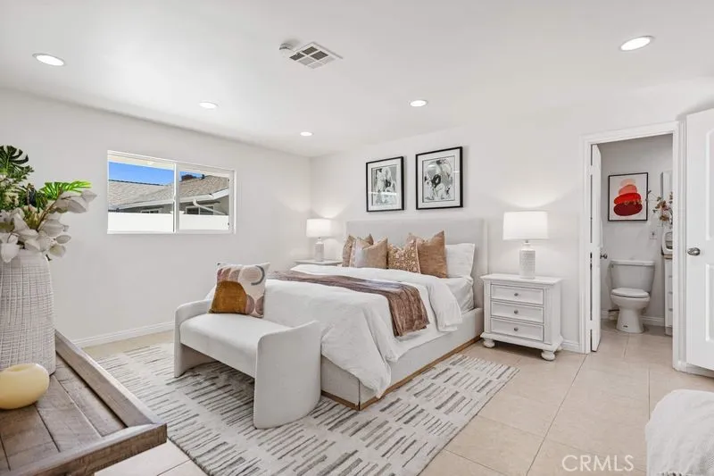 23841 Palmek Lake Forest, CA 92630