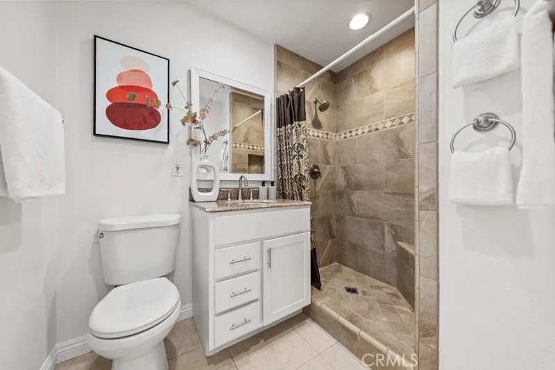 23841 Palmek Lake Forest, CA 92630