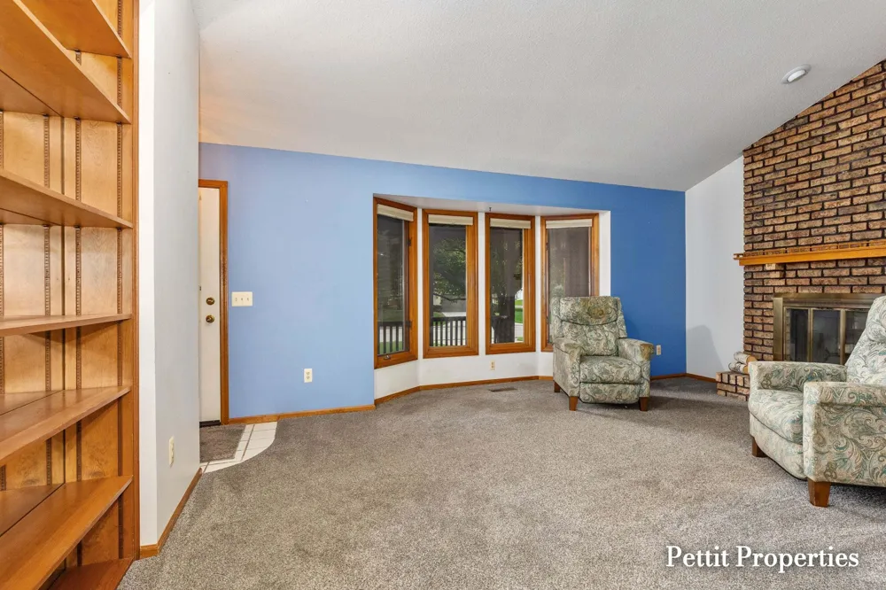1687 Oakvale Drive SW Wyoming, MI 49519