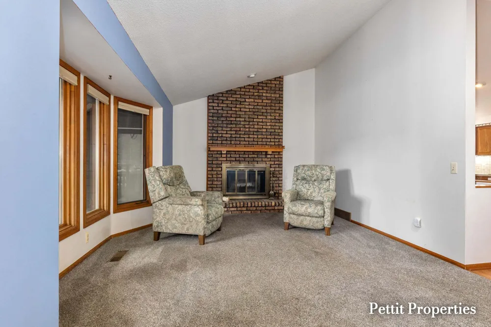 1687 Oakvale Drive SW Wyoming, MI 49519