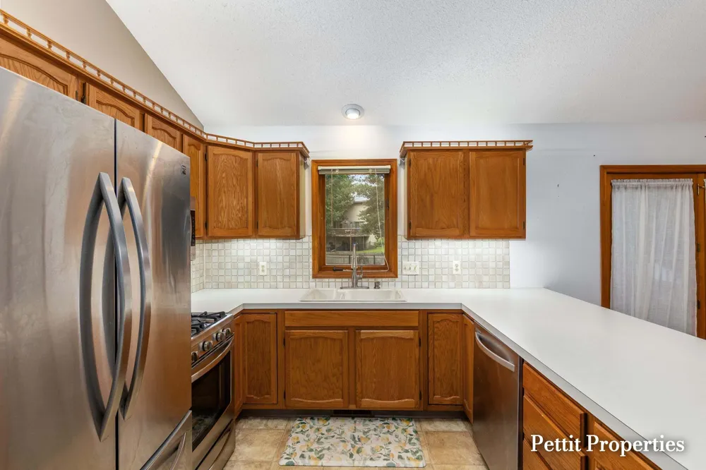 1687 Oakvale Drive SW Wyoming, MI 49519