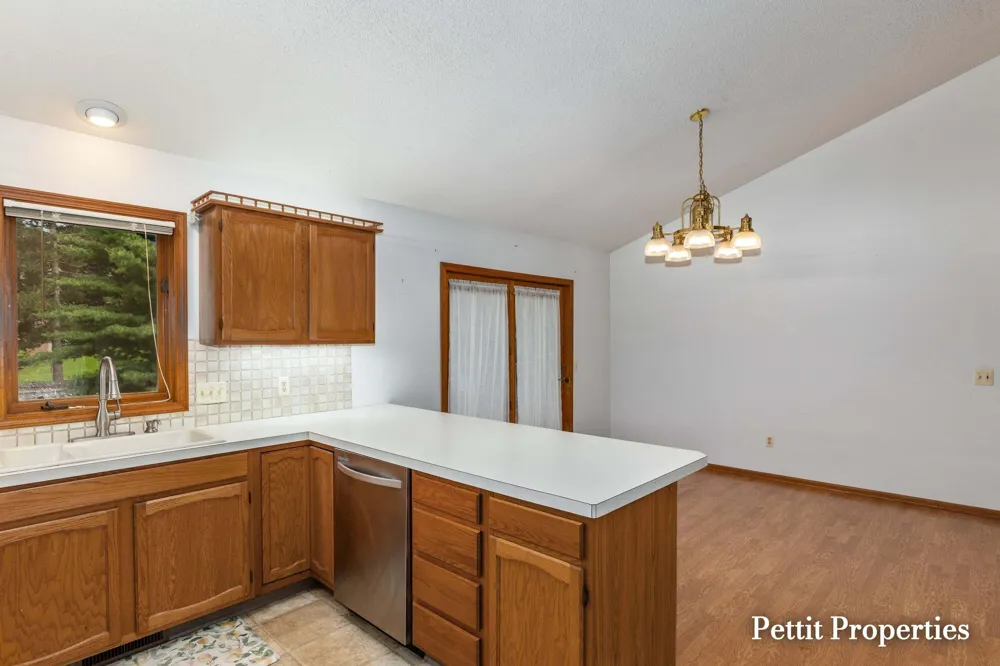 1687 Oakvale Drive SW Wyoming, MI 49519