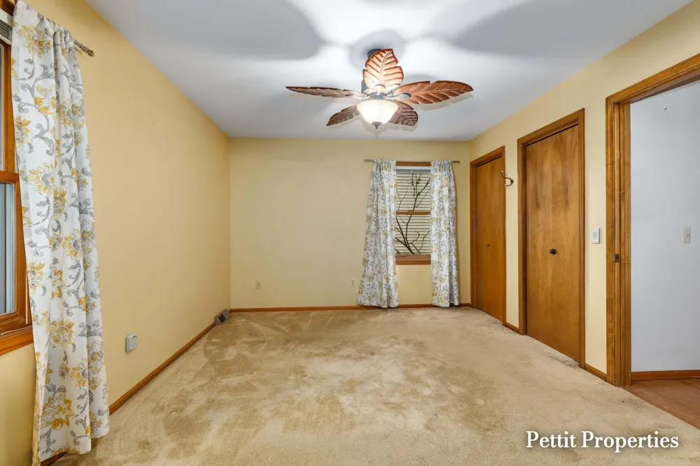 1687 Oakvale Drive SW Wyoming, MI 49519