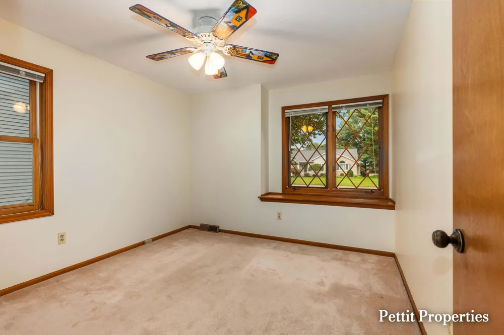 1687 Oakvale Drive SW Wyoming, MI 49519