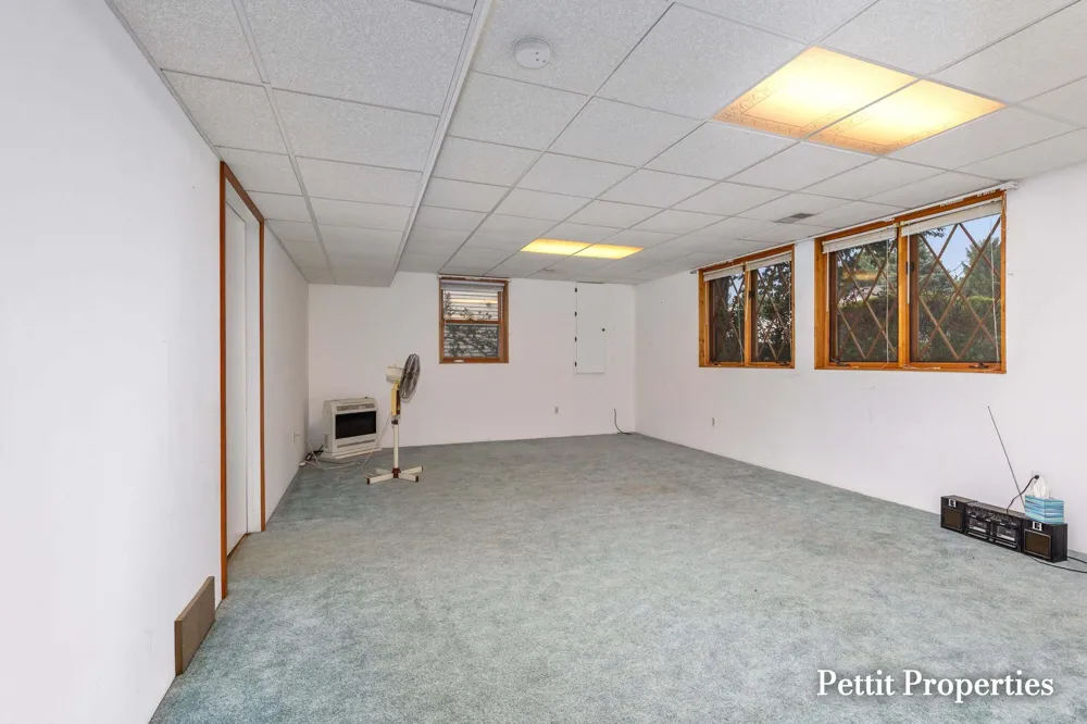 1687 Oakvale Drive SW Wyoming, MI 49519