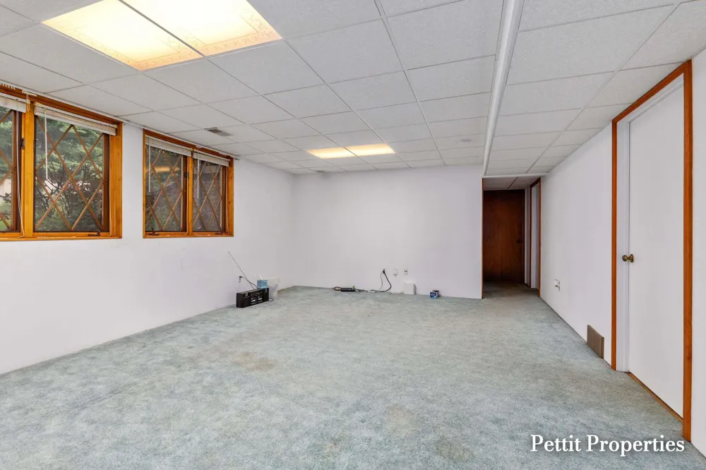 1687 Oakvale Drive SW Wyoming, MI 49519