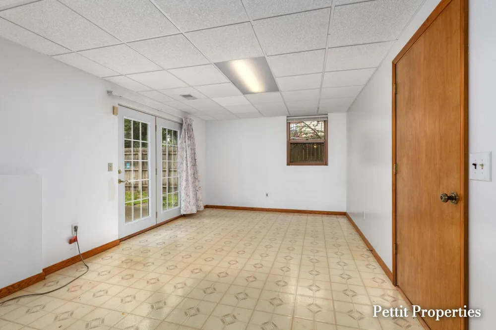 1687 Oakvale Drive SW Wyoming, MI 49519