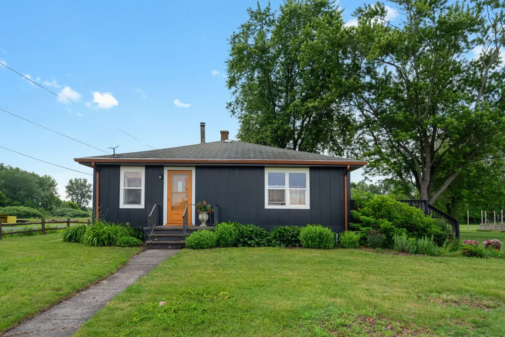 9962 Holden Road Baroda, MI 49101
