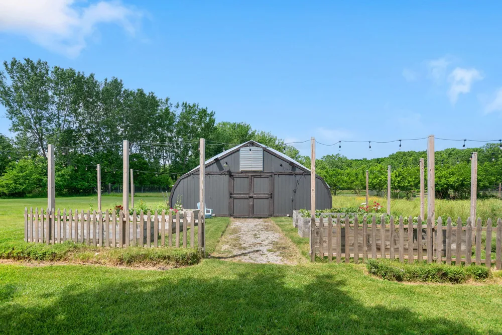 9962 Holden Road Baroda, MI 49101