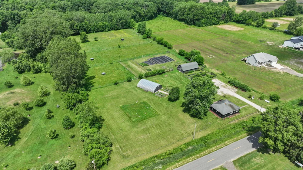 9962 Holden Road Baroda, MI 49101