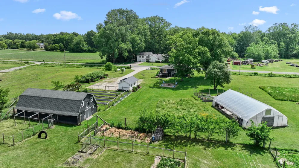 9962 Holden Road Baroda, MI 49101