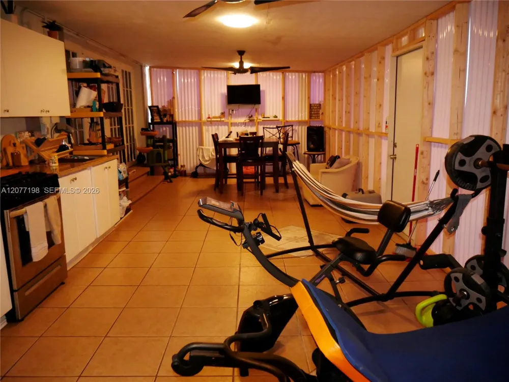 2955 NW 102nd St Miami, FL 33147