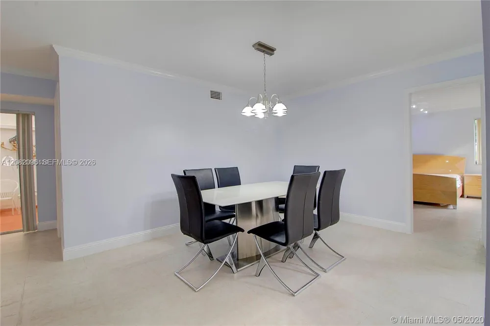 323 Ives Dairy Rd #323-10 Miami, FL 33179
