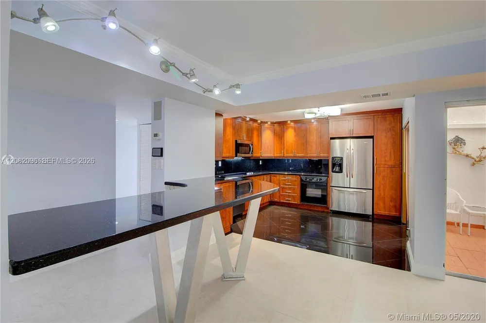 323 Ives Dairy Rd #323-10 Miami, FL 33179