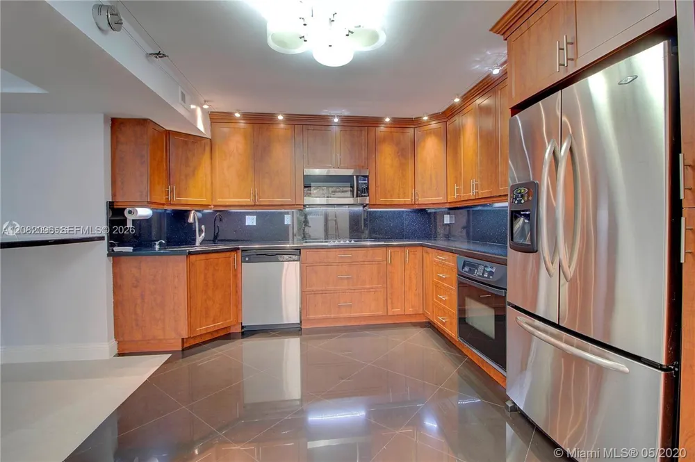 323 Ives Dairy Rd #323-10 Miami, FL 33179
