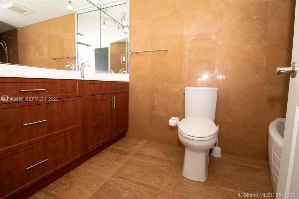 323 Ives Dairy Rd #323-10 Miami, FL 33179