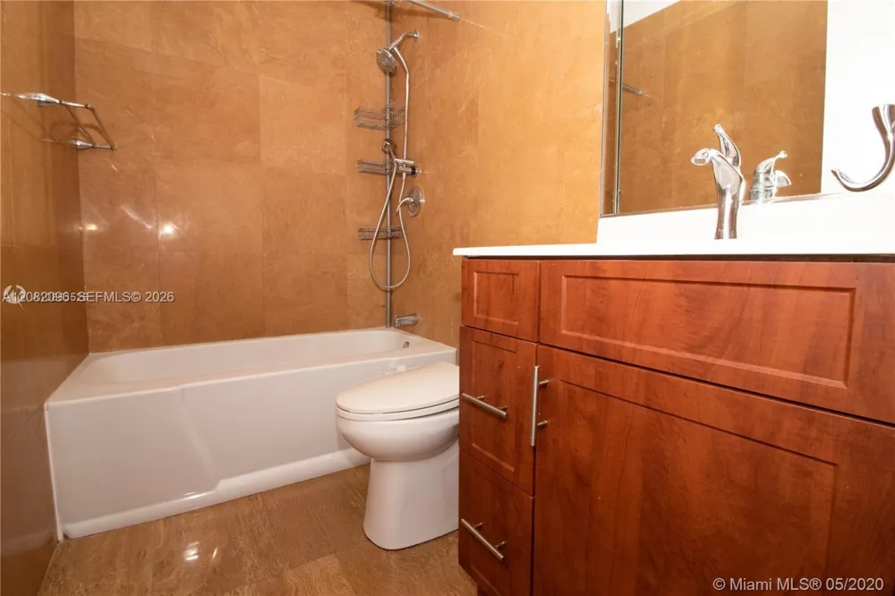 323 Ives Dairy Rd #323-10 Miami, FL 33179