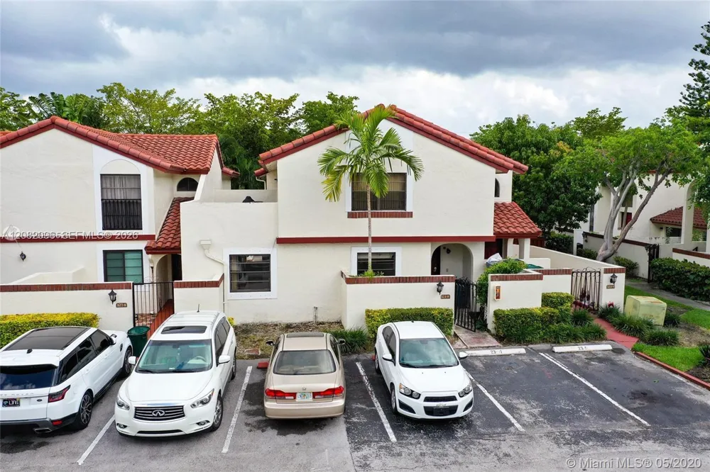 323 Ives Dairy Rd #323-10 Miami, FL 33179
