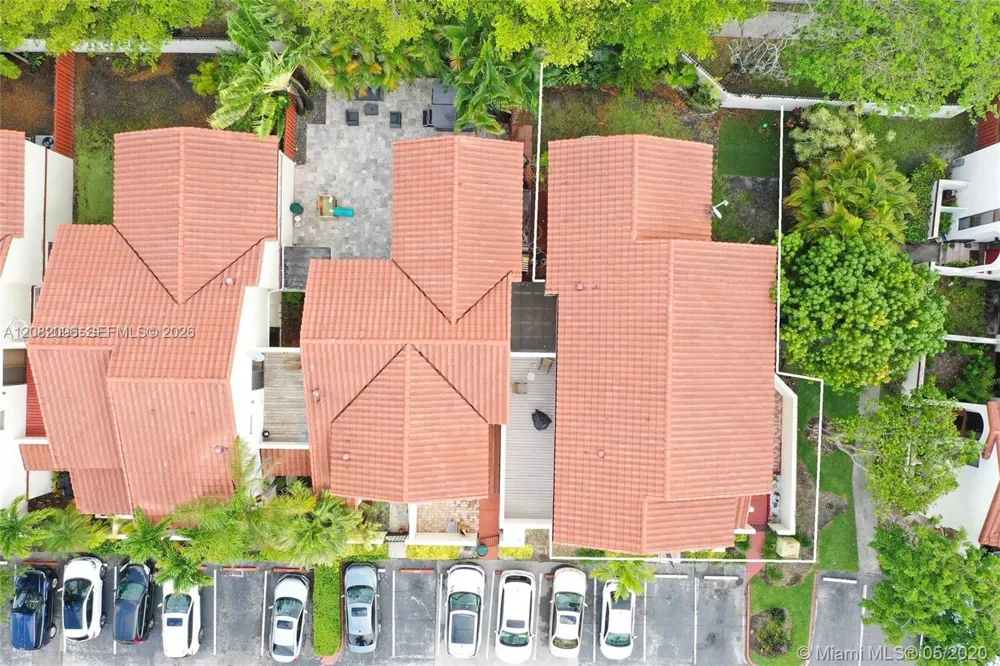 323 Ives Dairy Rd #323-10 Miami, FL 33179