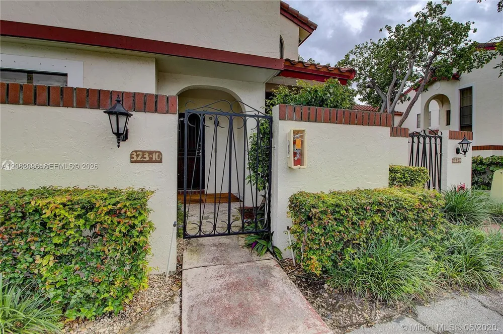 323 Ives Dairy Rd #323-10 Miami, FL 33179