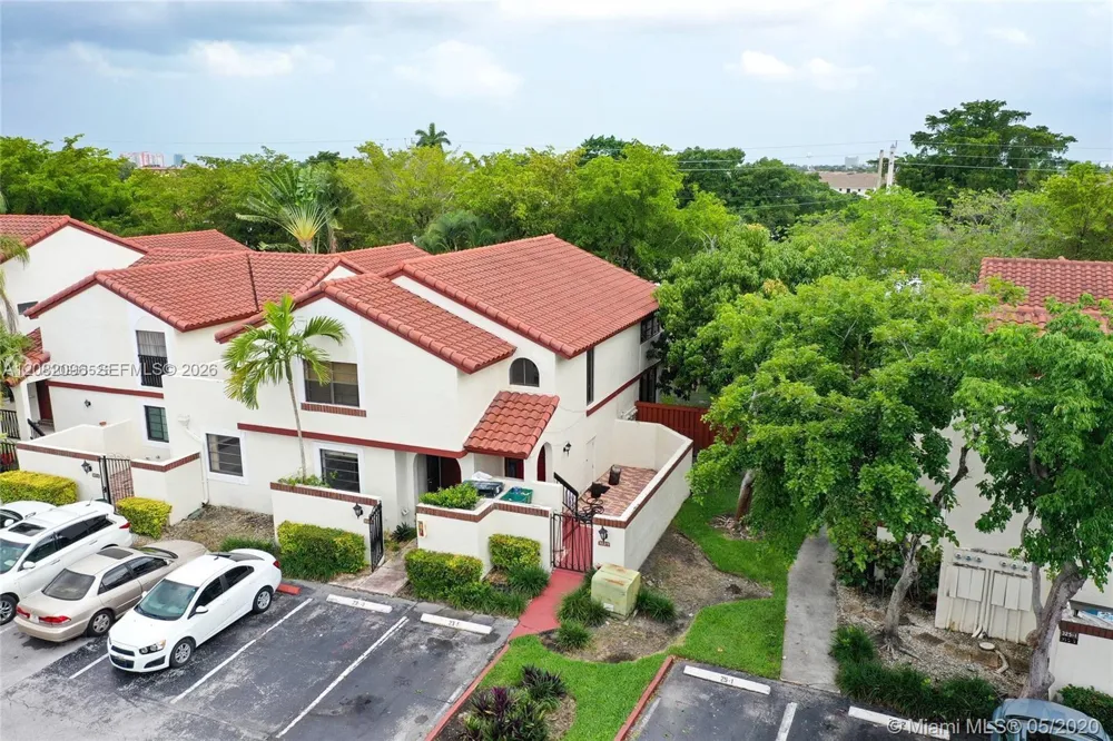 323 Ives Dairy Rd #323-10 Miami, FL 33179