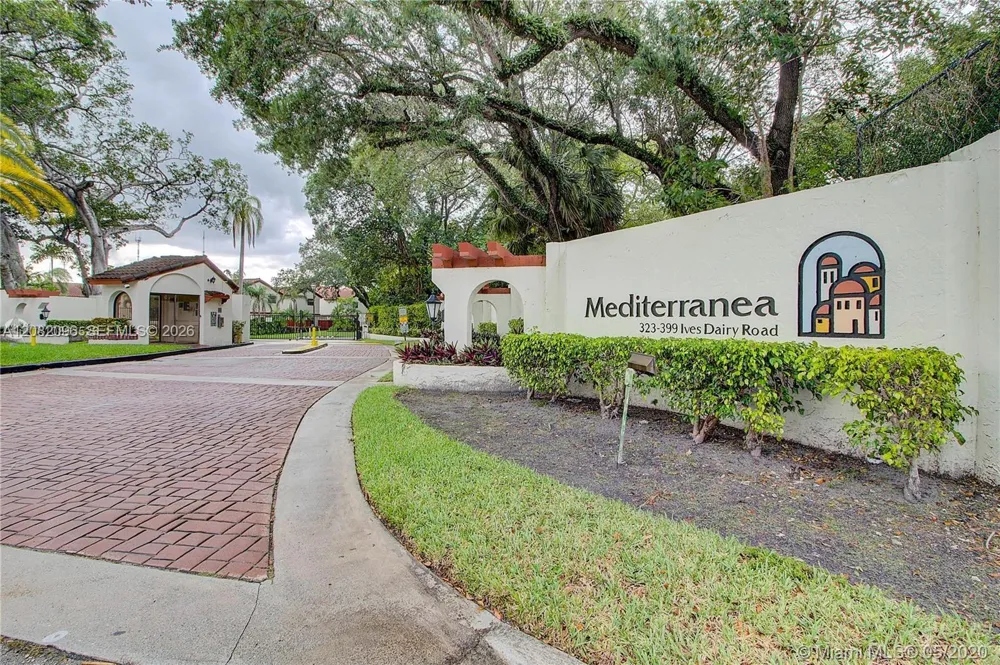 323 Ives Dairy Rd #323-10 Miami, FL 33179