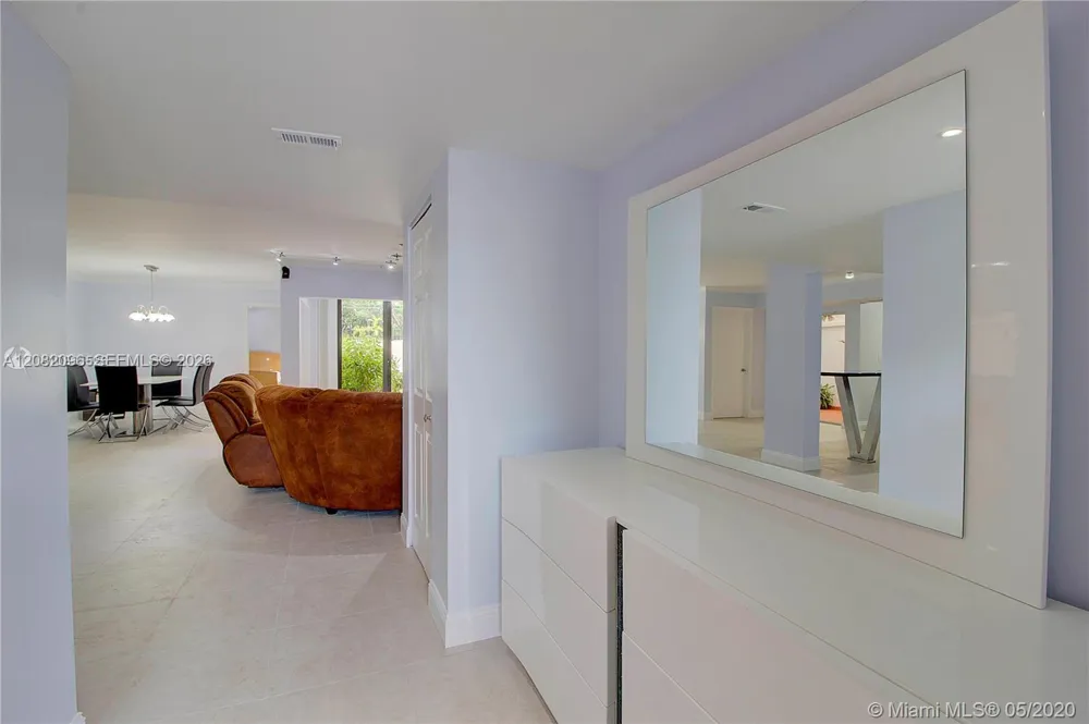 323 Ives Dairy Rd #323-10 Miami, FL 33179