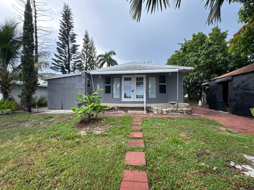 1495 Michelle Drive #68 West Palm Beach, FL 33409