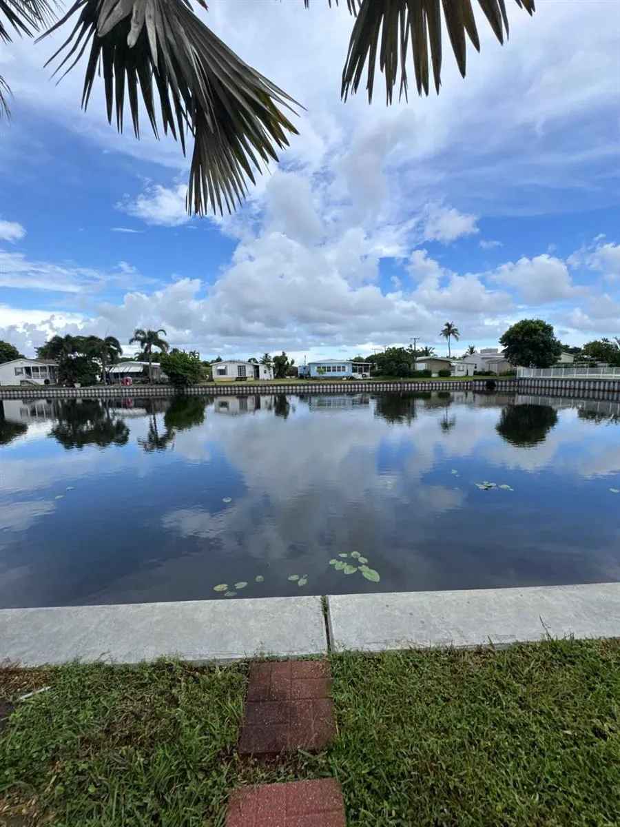 1495 Michelle Drive #68 West Palm Beach, FL 33409