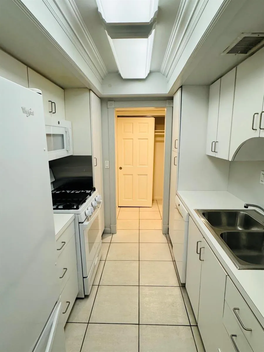 1527 S FLAGLER DRIVE #112F West Palm Beach, FL 33401