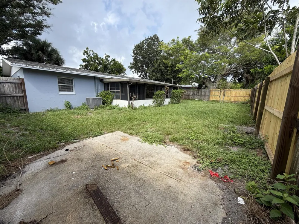 1633 SE ARAPAHO AVENUE Stuart, FL 34994