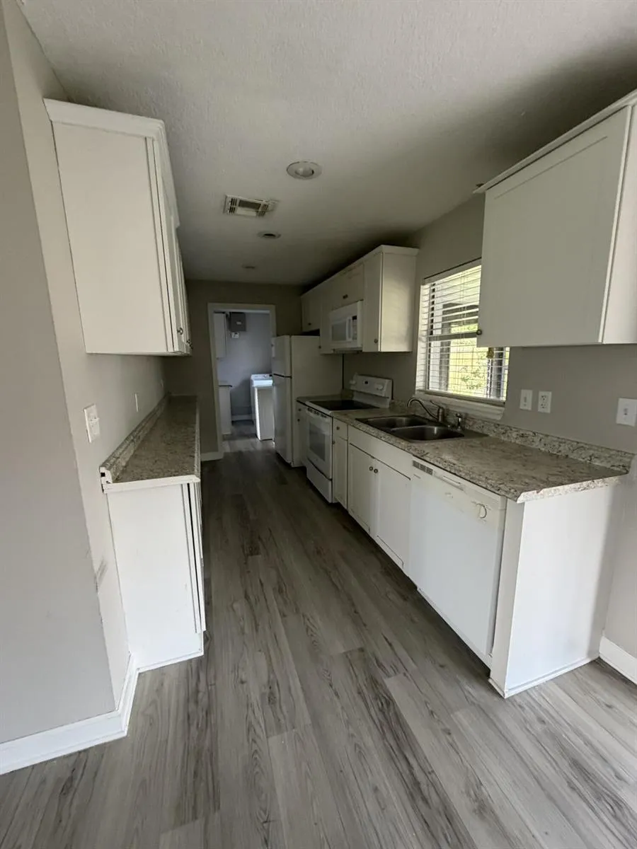 1633 SE ARAPAHO AVENUE Stuart, FL 34994