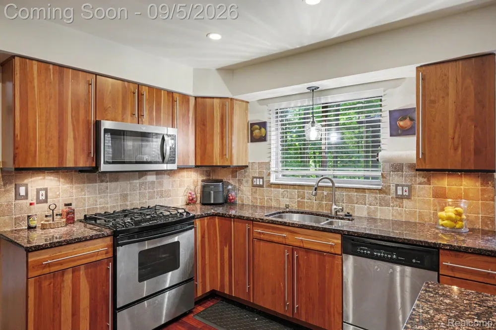 441 Pinehurst Drive Rochester Hills City, MI 48309