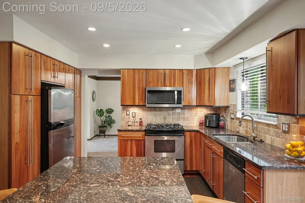 441 Pinehurst Drive Rochester Hills City, MI 48309
