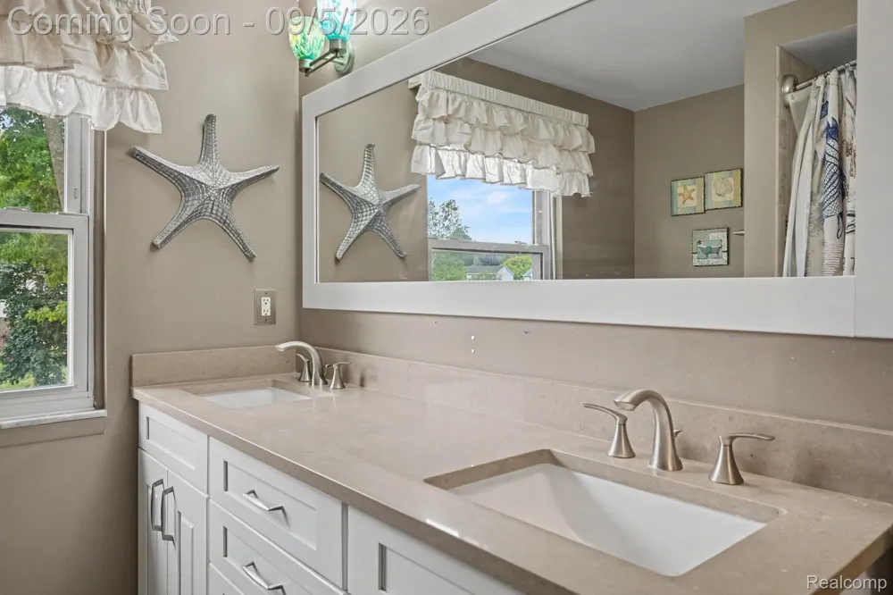441 Pinehurst Drive Rochester Hills City, MI 48309