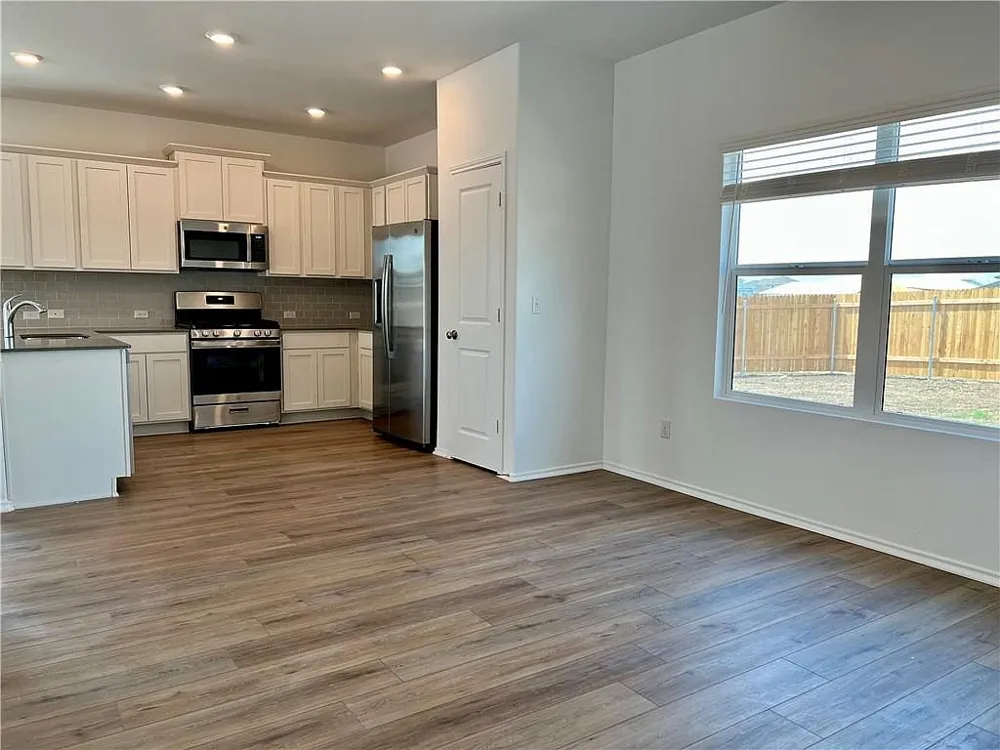 290 Silver Glen Drive Kyle, TX 78640