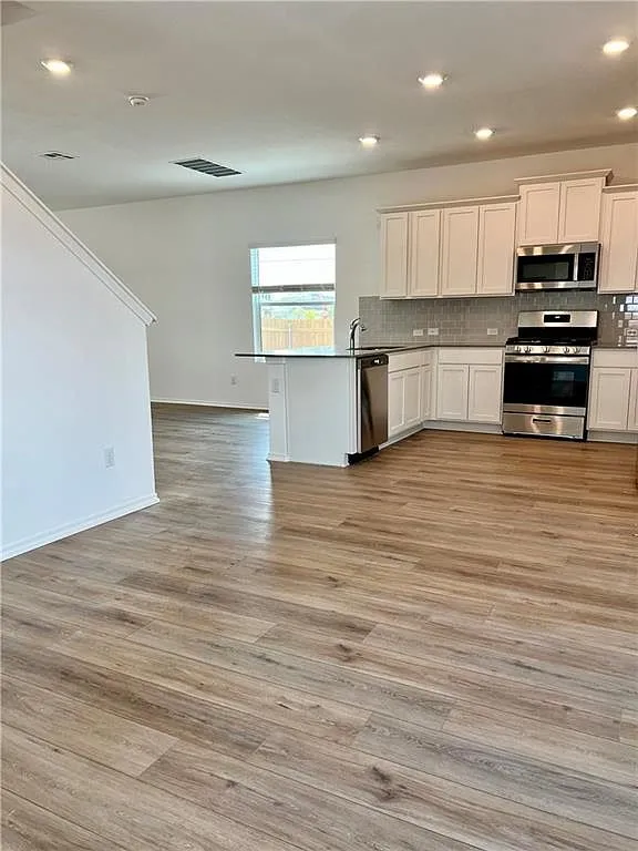 290 Silver Glen Drive Kyle, TX 78640