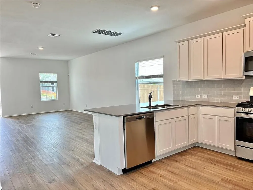290 Silver Glen Drive Kyle, TX 78640