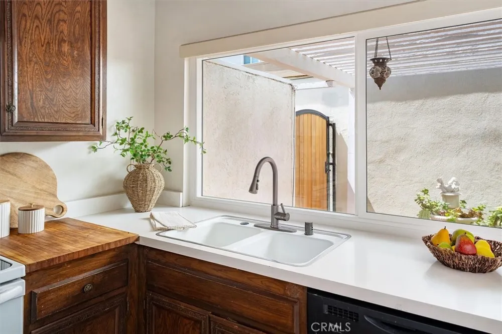 23533 Via Castanet Valencia, CA 91355