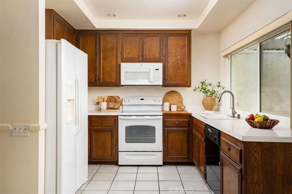 23533 Via Castanet Valencia, CA 91355