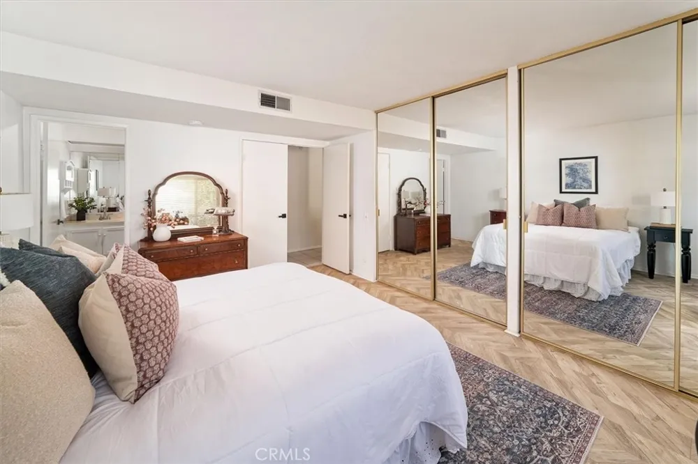23533 Via Castanet Valencia, CA 91355