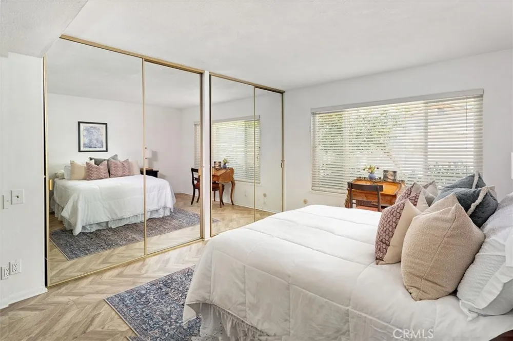 23533 Via Castanet Valencia, CA 91355