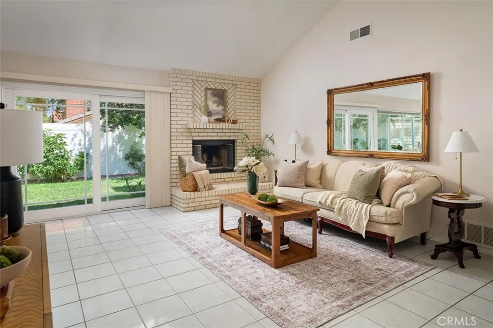 23533 Via Castanet Valencia, CA 91355