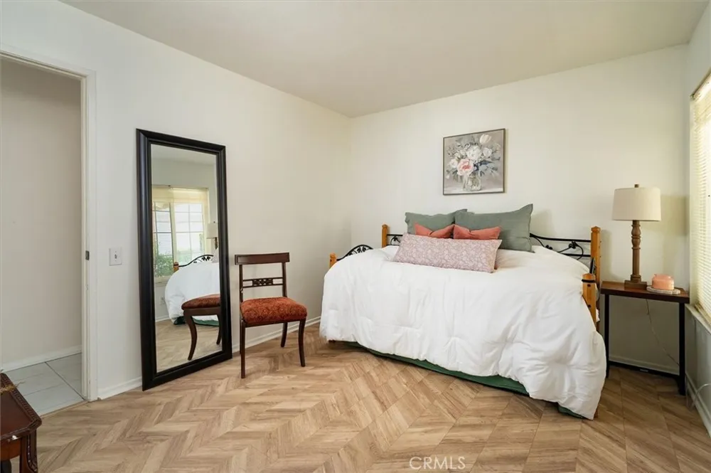 23533 Via Castanet Valencia, CA 91355