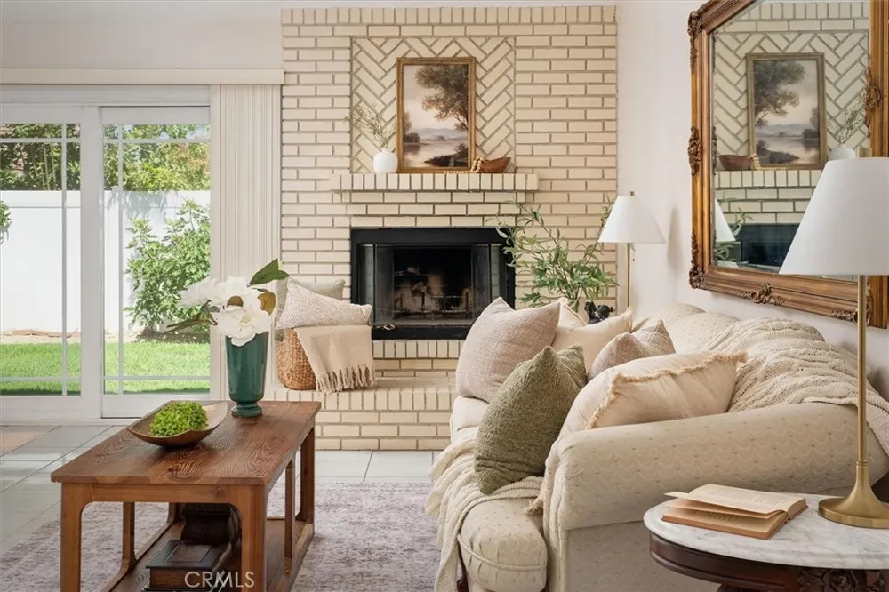 23533 Via Castanet Valencia, CA 91355