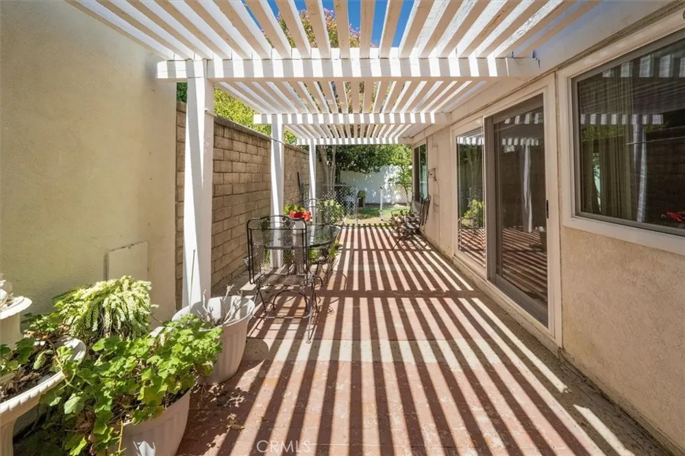 23533 Via Castanet Valencia, CA 91355