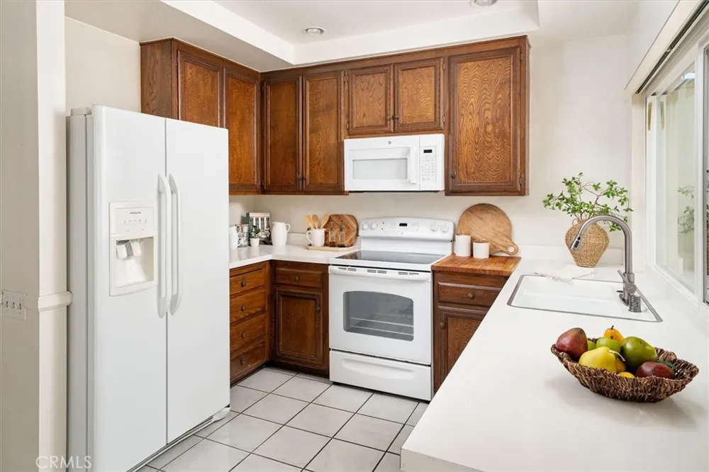 23533 Via Castanet Valencia, CA 91355
