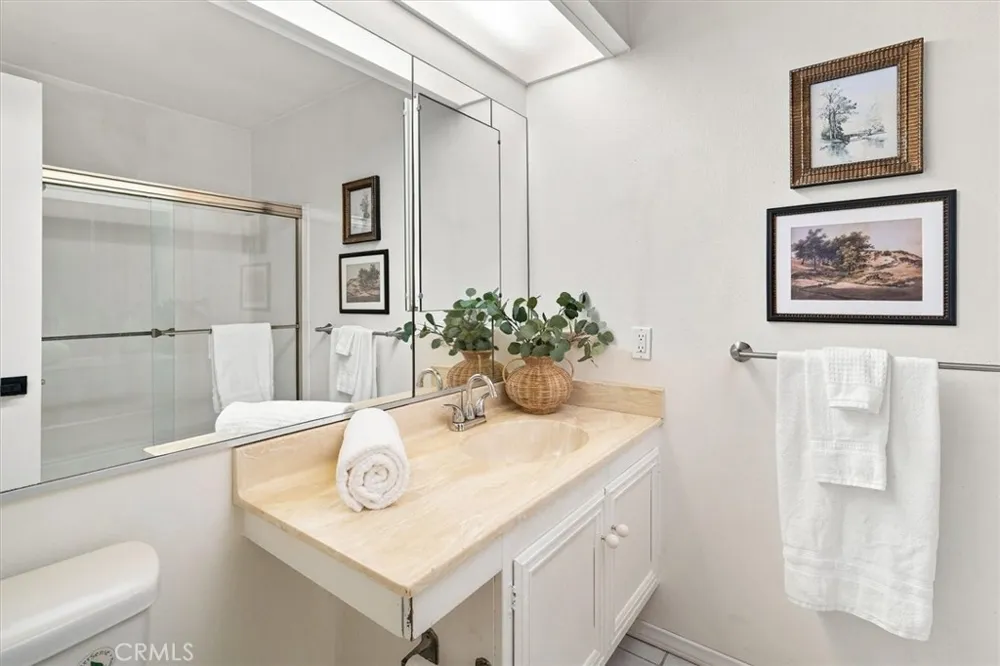 23533 Via Castanet Valencia, CA 91355